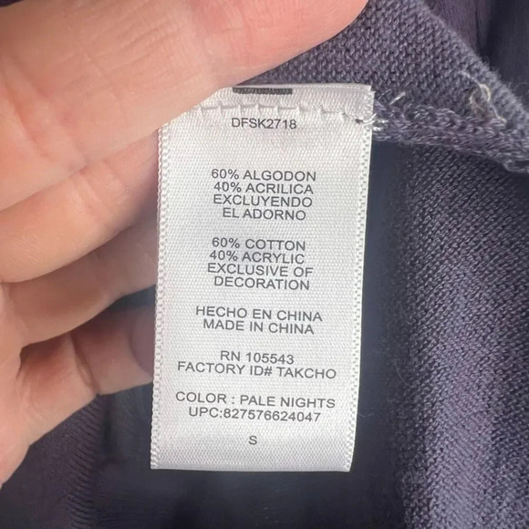 Daisy Fuentes‎ Satin Trim Long Sleeve Vneck Lightweight Cardigan Size Small - Picture 9 of 10